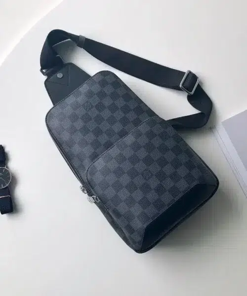1:1 Replica Louis Vuitton LV Avenue Slingbag NM Damier Graphite Canvas Spring/Summer Collection Black Bag M41719 - 32cm