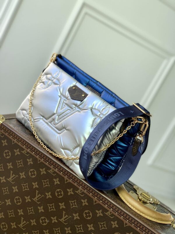 1:1 Replica Louis Vuitton LV Maxi Multi Pochette Accessoires Sliver/ Light Pink Unique Bag For Women‎ 13.4n/34cm M21057