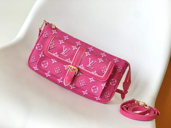 1:1 Replica Louis Vuitton LV Maxi Pochette Accessoires Pink/White Remarkable Bag For Women‎ M46161 - 8.3in/ 21cm