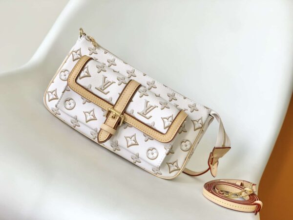 1:1 Replica Louis Vuitton LV Maxi Pochette Accessoires Pink/White Remarkable Bag For Women‎ M46161 - 8.3in/ 21cm