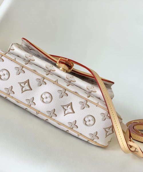 1:1 Replica Louis Vuitton LV Maxi Pochette Accessoires Pink/White Remarkable Bag For Women‎ M46161 - 8.3in/ 21cm