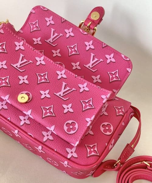 1:1 Replica Louis Vuitton LV Maxi Pochette Accessoires Pink/White Remarkable Bag For Women‎ M46161 - 8.3in/ 21cm