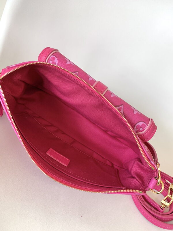 1:1 Replica Louis Vuitton LV Maxi Pochette Accessoires Pink/White Remarkable Bag For Women‎ M46161 - 8.3in/ 21cm