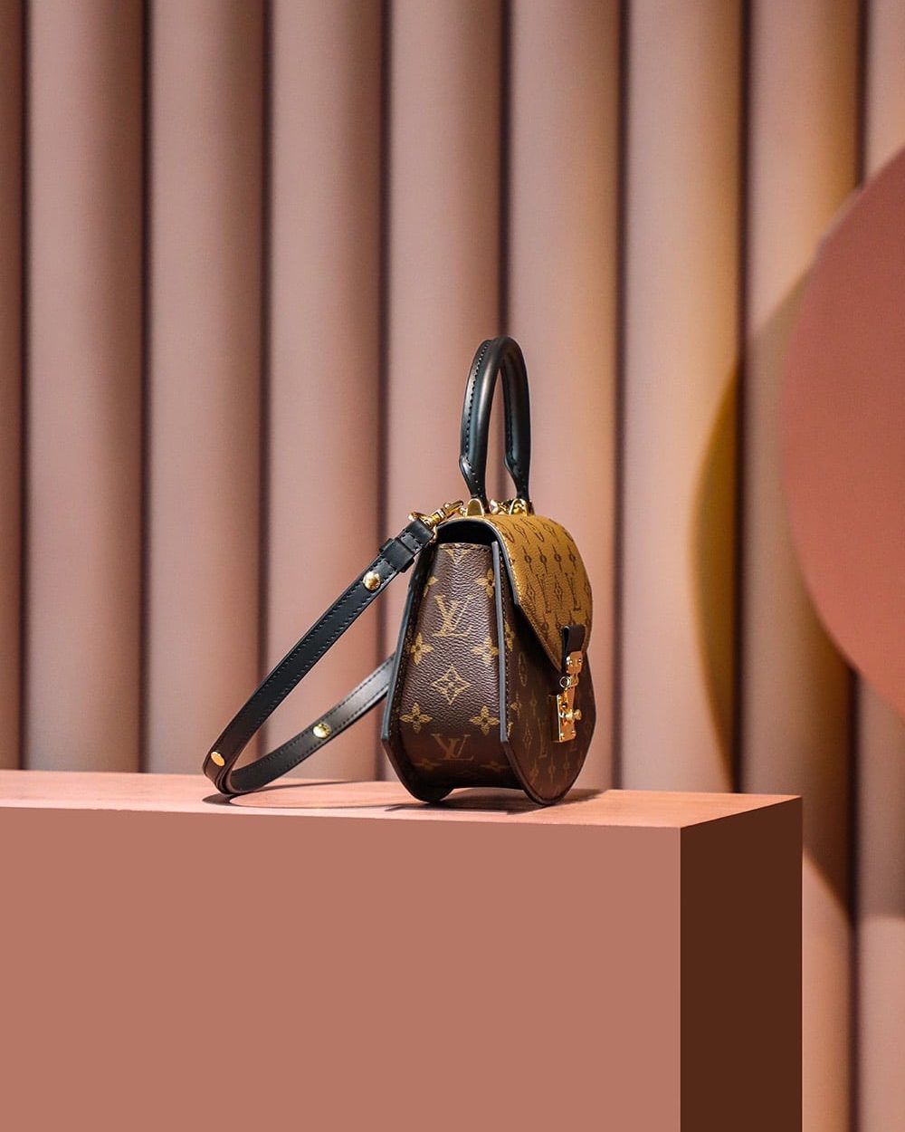 1:1 Replica Louis Vuitton LV Tilsitt Monogram Light Brown M46548 Luxurious Bag  For Women 9.5in/24cm