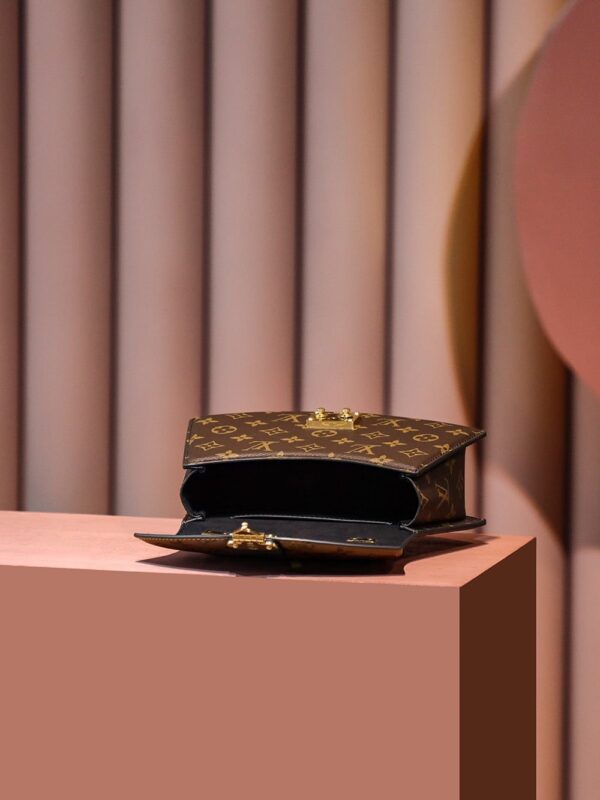 1:1 Replica Louis Vuitton LV Tilsitt Monogram Light Brown M46548 Luxurious Bag  For Women 9.5in/24cm