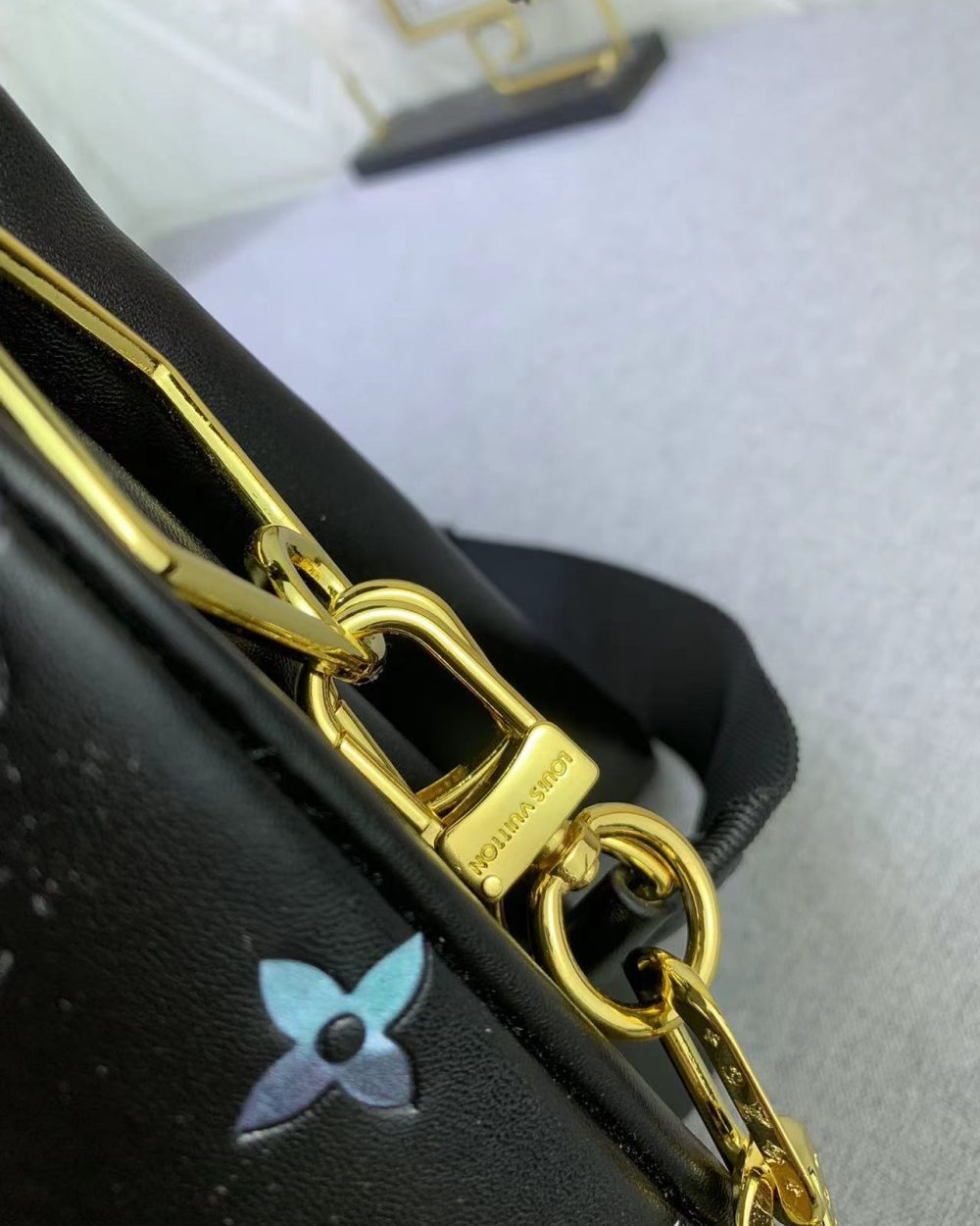 1:1 Replica Louis Vuitton LV Coussin MM Puffy Black Luxury Bag For Women M21204 - 13.4in/34cm