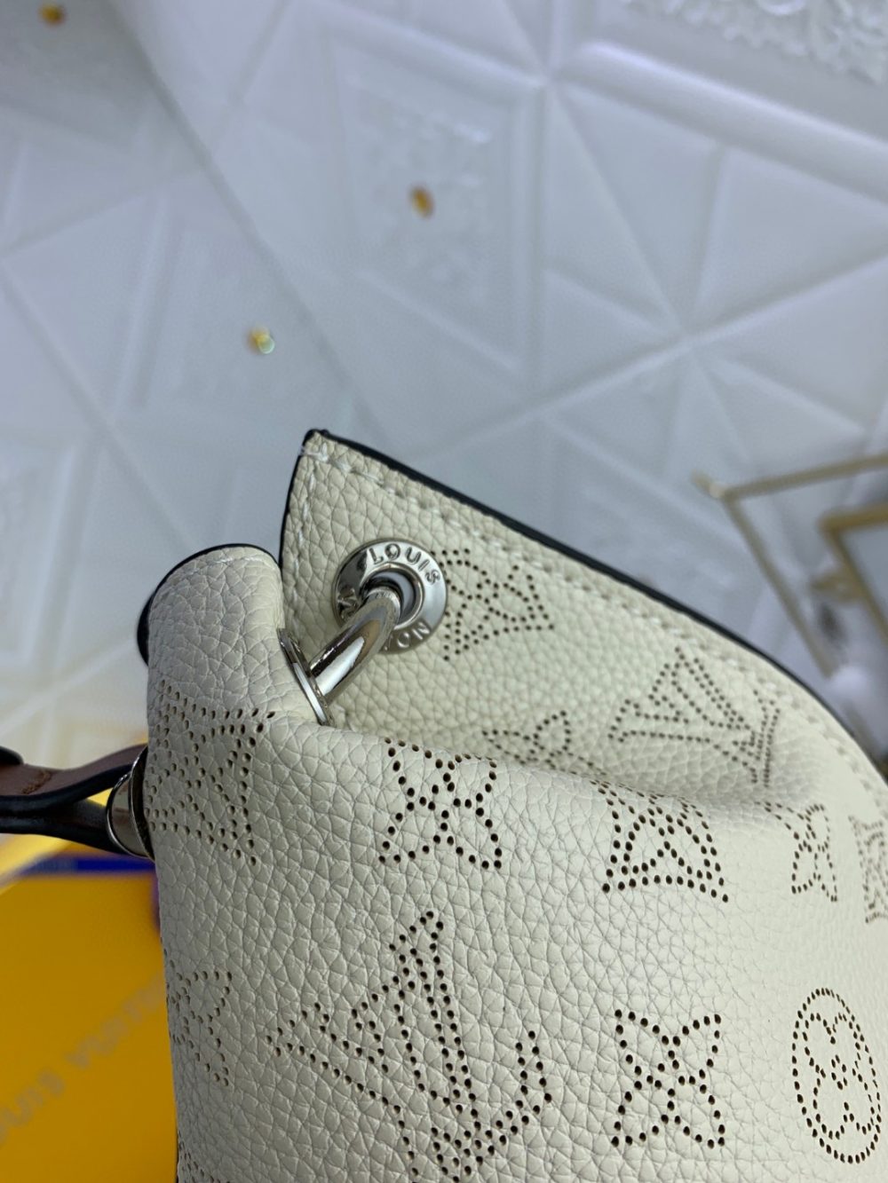 1:1 Replica Louis Vuitton LV Carmel Hobo Bag Ivory Luxurious Bag For Women - 13.8in/40cm - Image 5