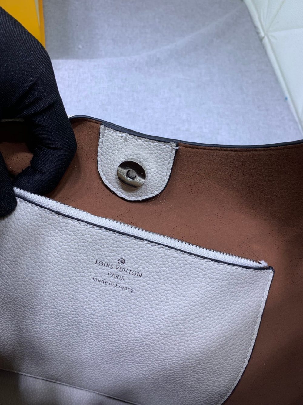 1:1 Replica Louis Vuitton LV Carmel Hobo Bag Ivory Luxurious Bag For Women - 13.8in/40cm - Image 8
