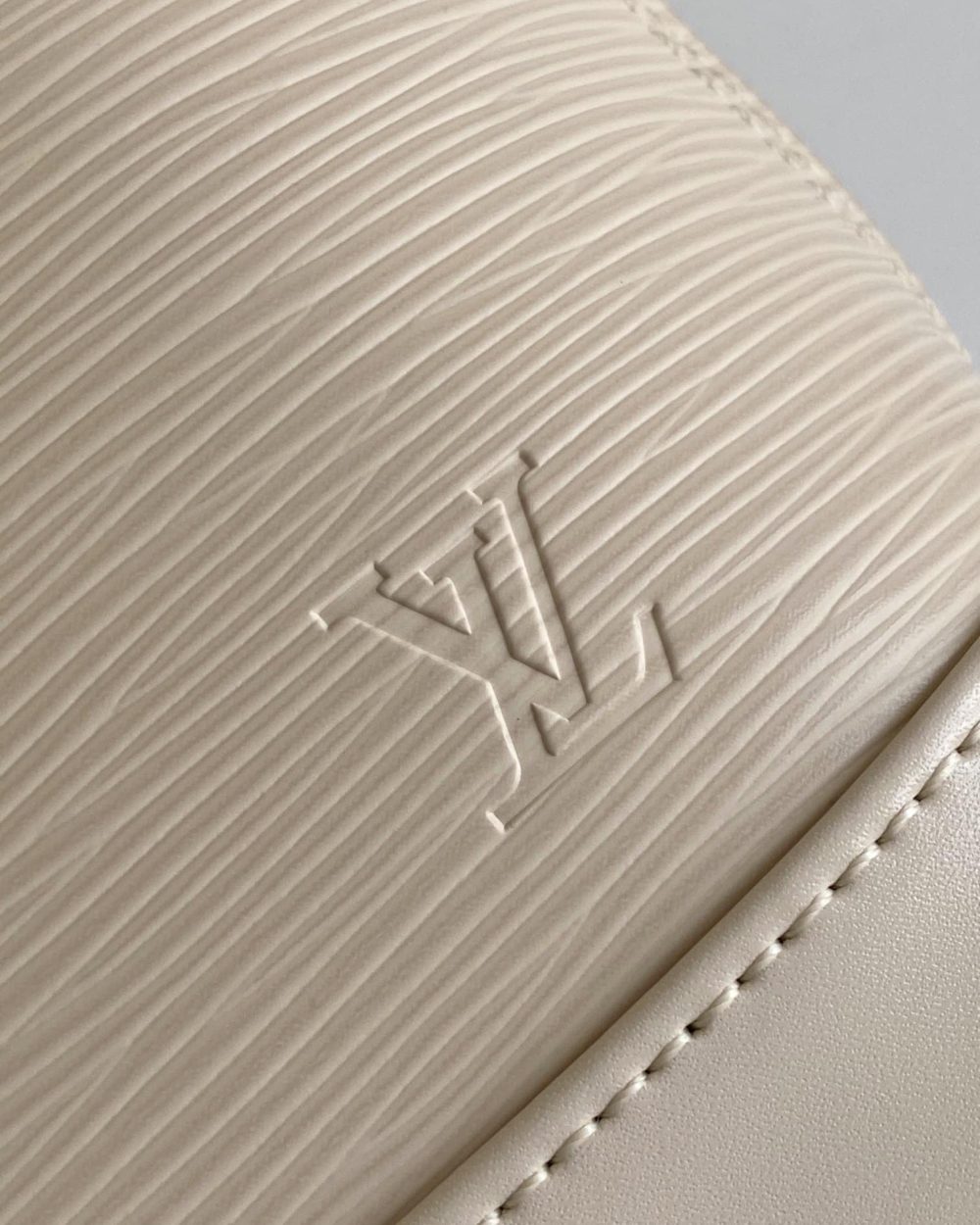 1:1 Replica Louis Vuitton LV Alma BB Epi Leather Black/ Exclusive Bag For Women M59217 - 9.2in/ 23.5cm