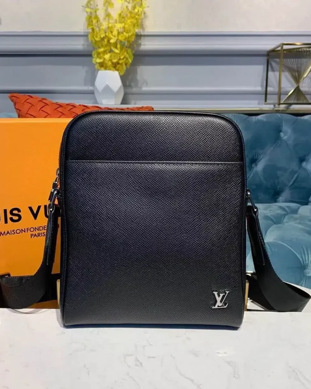 louis-vuitton-alex-messenger-bb-m30265