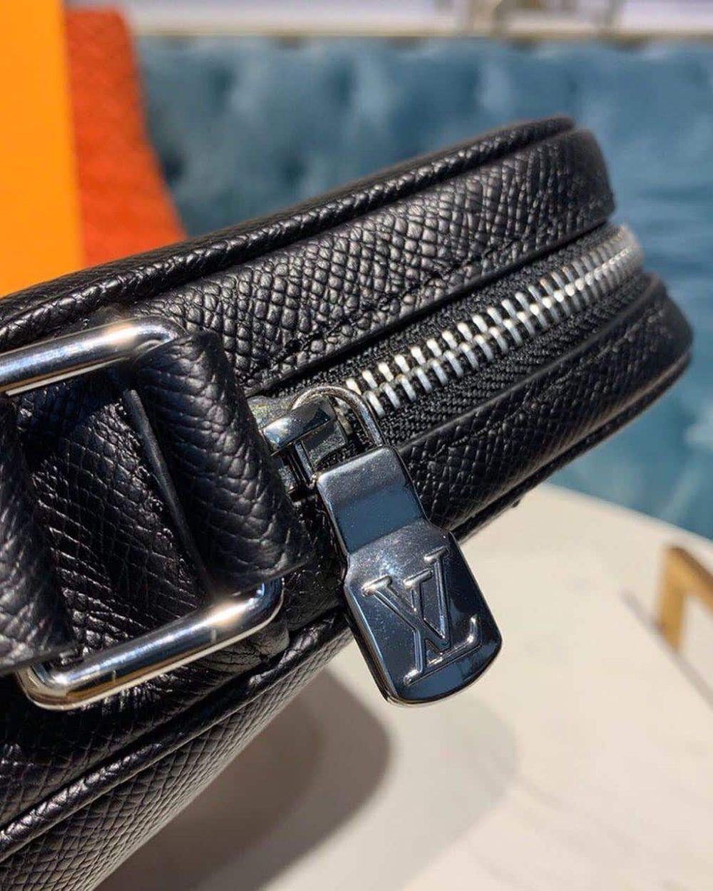 1:1 Replica Louis Vuitton LV Alex Messenger BB Taiga Black Unique Bag For Men M30265 - 9.8in/ 25cm