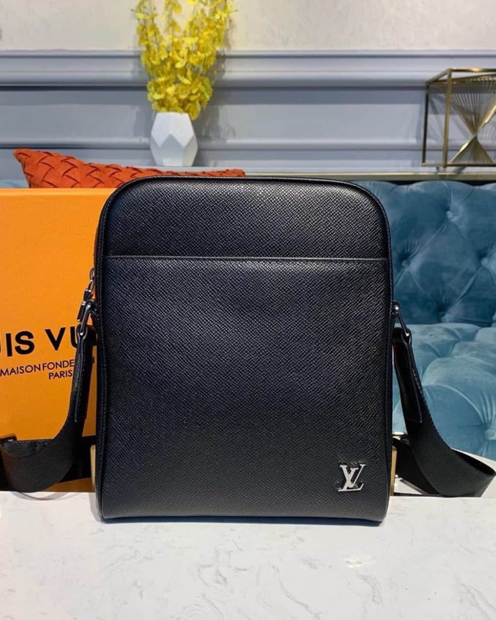 1:1 Replica Louis Vuitton LV Alex Messenger BB Taiga Black Unique Bag For Men M30265 - 9.8in/ 25cm
