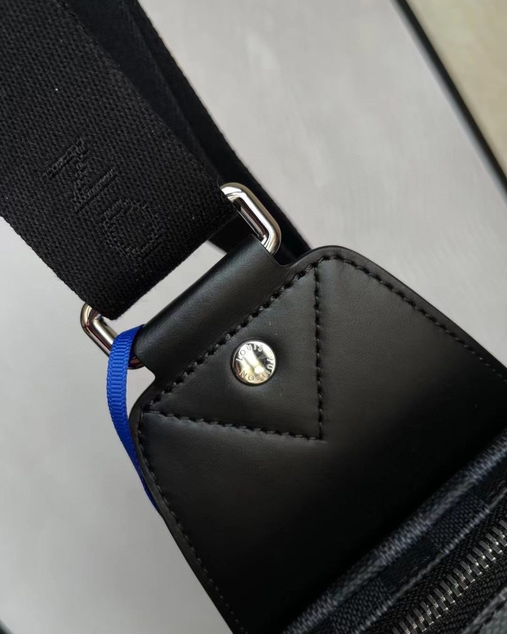 1:1 Replica Louis Vuitton LV Avenue Sling Bag Damier Graphite Unique Bag For Men N452877 - 12.2in/31cm