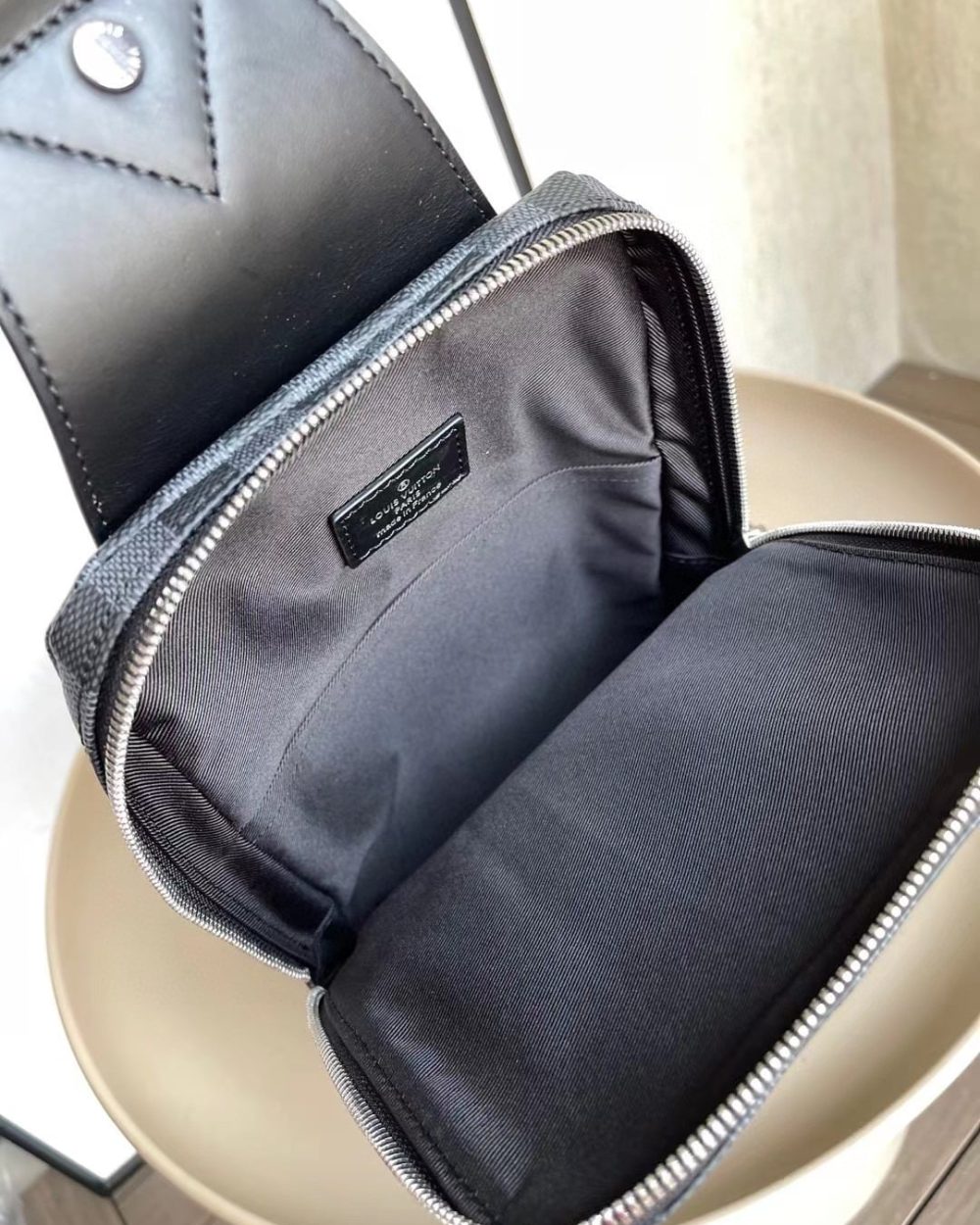 1:1 Replica Louis Vuitton LV Avenue Sling Bag Damier Graphite Unique Bag For Men N452877 - 12.2in/31cm