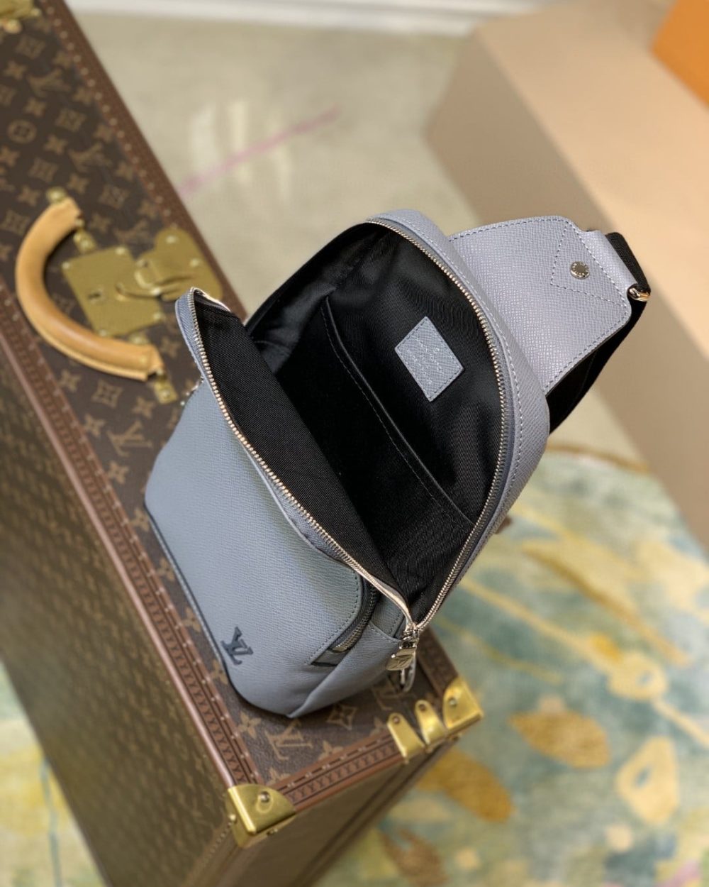 1:1 Replica Louis Vuitton LV Avenue Slingbag NM Taiga Grey Unique Bag For Men M30801 - 12.2in/31cm