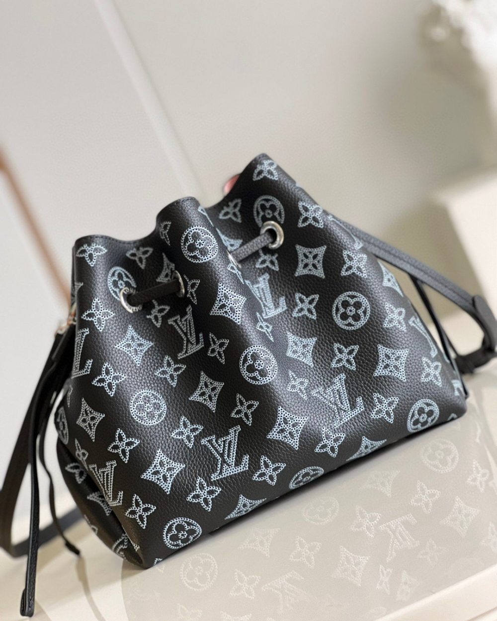 1:1 Replica Louis Vuitton LV Bella Mahina Bucket Bag Black Luxury Bag For Women M21096 - 8.7in/22cm