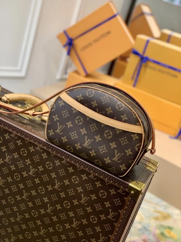 louis-vuitton-blois-m51221