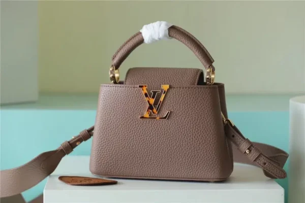 louis-vuitton-capucines-mini-m56071