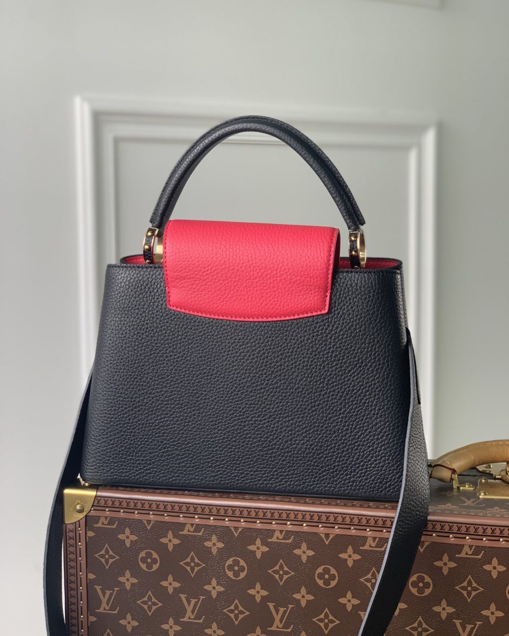 1:1 Replica Louis Vuitton LV Capucines MM Taurillon Black/ Rose Berlingot Luxury Bag For Women M59882 - 12.4in/31.5cm