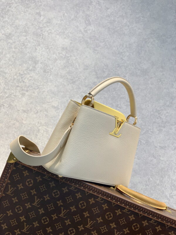 1:1 Replica Louis Vuitton LV Capucines MM Taurillon Creme Beige/ Plume Yellow Berlingot Luxury Bag For Women M59883 - 12.4in/31.5cm
