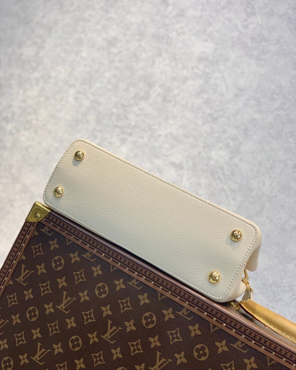 1:1 Replica Louis Vuitton LV Capucines MM Taurillon Creme Beige/ Plume Yellow Berlingot Luxury Bag For Women M59883 - 12.4in/31.5cm