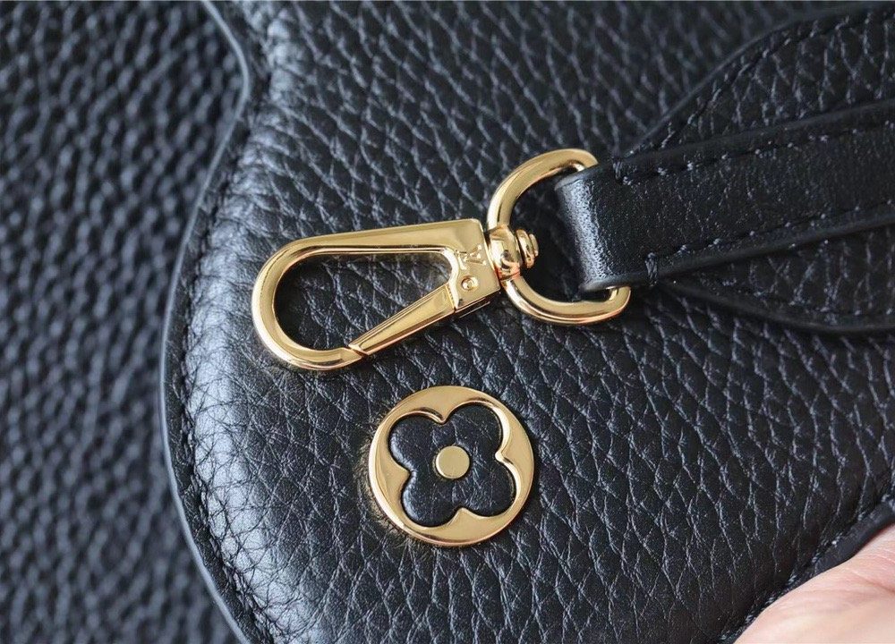 1:1 Replica Louis Vuitton LV Capucines MM Taurillon Black Luxury Bag For Women M42259 - 31.5cm/12.4in