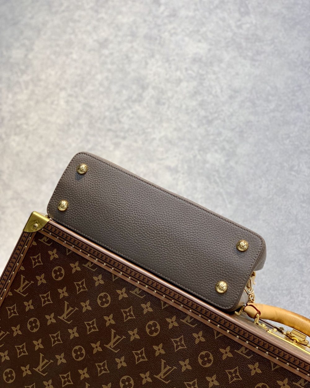 1:1 Replica Louis Vuitton LV Capucines MM Taurillon Smokey Brown Luxury Bag For Women M59516 - 12.4in/31.5cm