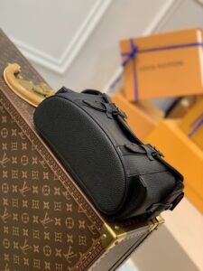 1:1 Replica Louis Vuitton LV Christopher Messenger Taurillon Black Quality Bag For Men M58476 - 11.4in/29cm