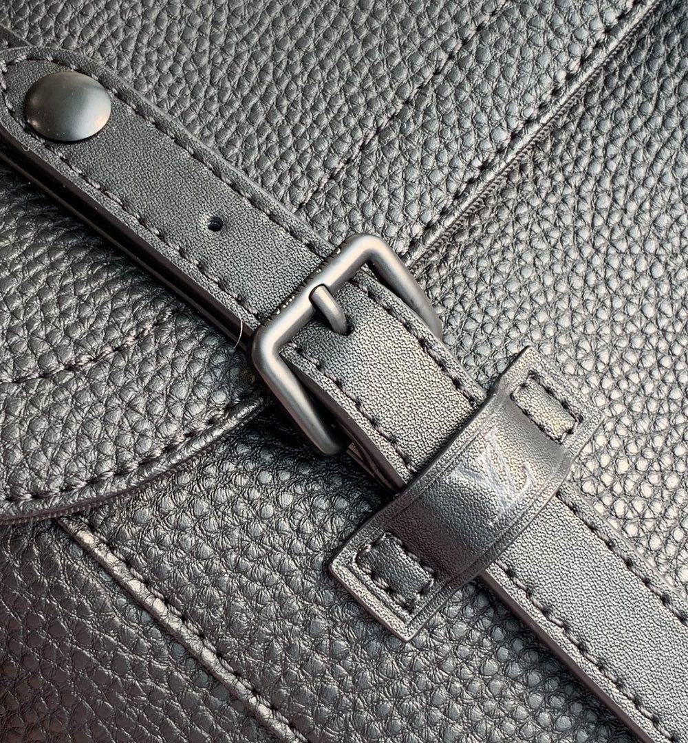 1:1 Replica Louis Vuitton LV Christopher Messenger Taurillon Black Quality Bag For Men M58476 - 11.4in/29cm