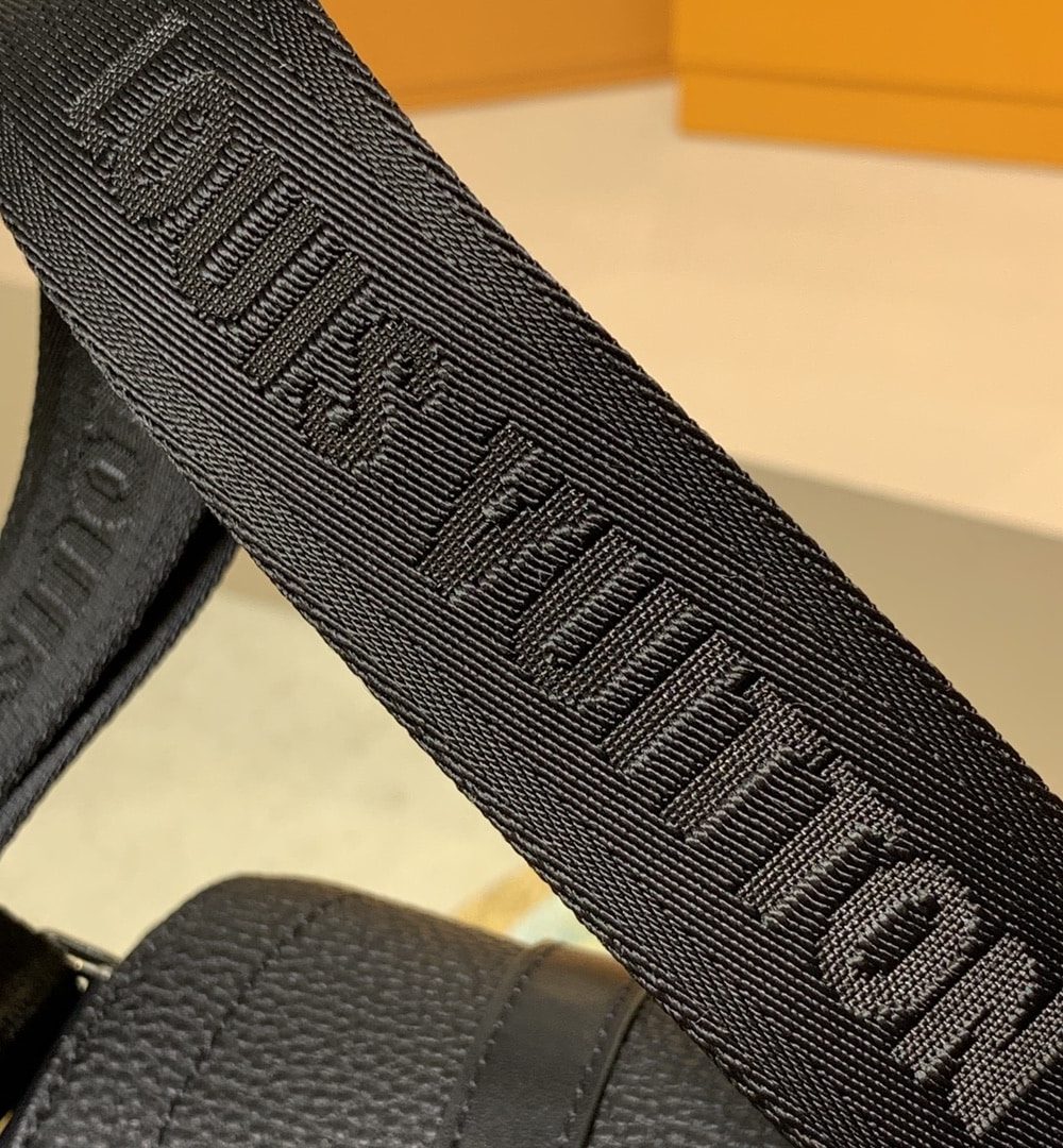 1:1 Replica Louis Vuitton LV Christopher Messenger Taurillon Black Quality Bag For Men M58476 - 11.4in/29cm