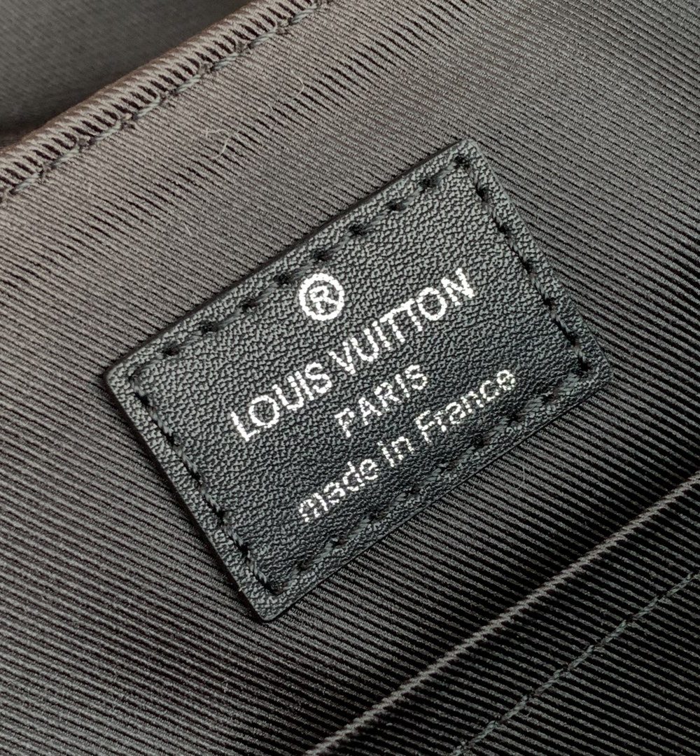 1:1 Replica Louis Vuitton LV Christopher Messenger Taurillon Black Quality Bag For Men M58476 - 11.4in/29cm