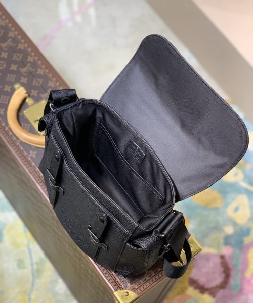 1:1 Replica Louis Vuitton LV Christopher Messenger Taurillon Black Quality Bag For Men M58476 - 11.4in/29cm