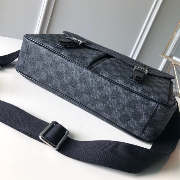 1:1 Replica Louis Vuitton LV Christopher Messenger Bag Damier Graphite Canvas Essential Bag For Men N41500 - 13in/33cm