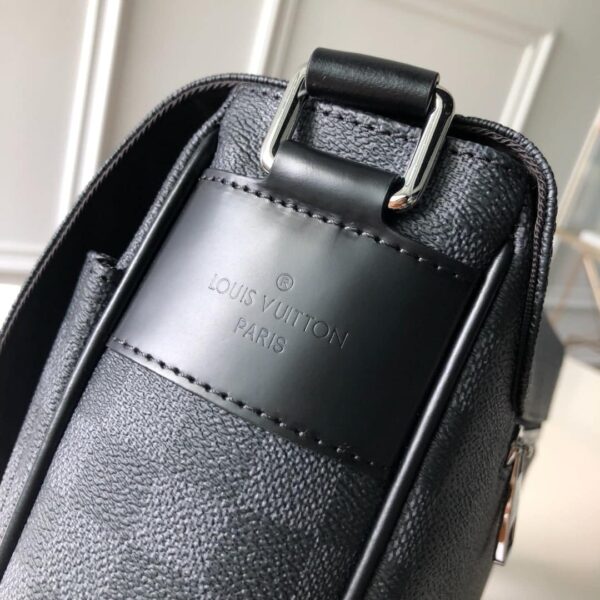 1:1 Replica Louis Vuitton LV Christopher Messenger Bag Damier Graphite Canvas Essential Bag For Men N41500 - 13in/33cm