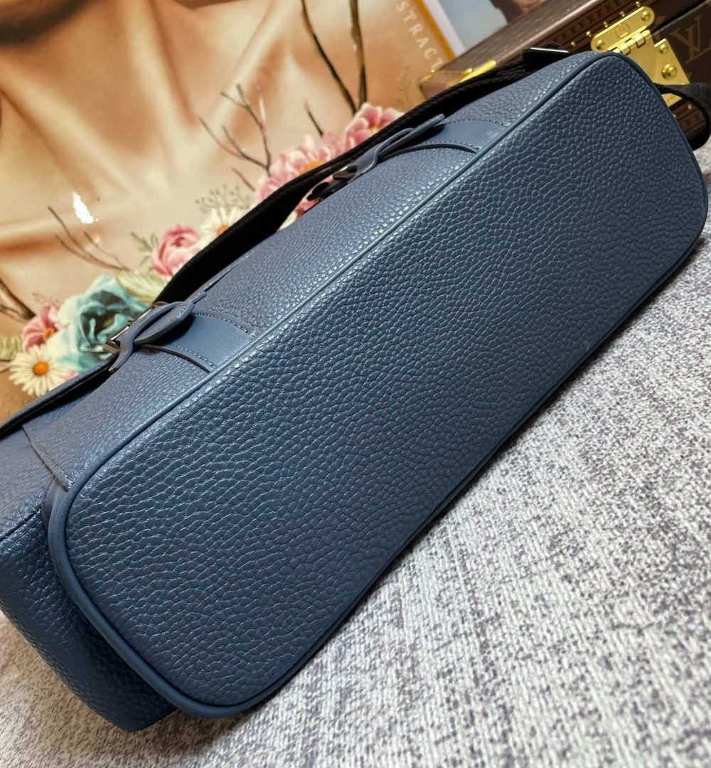 1:1 Replica Louis Vuitton LV Christopher Messenger Taurillon Blue Essential Bag For Men M58475 - 11.4in/29cm