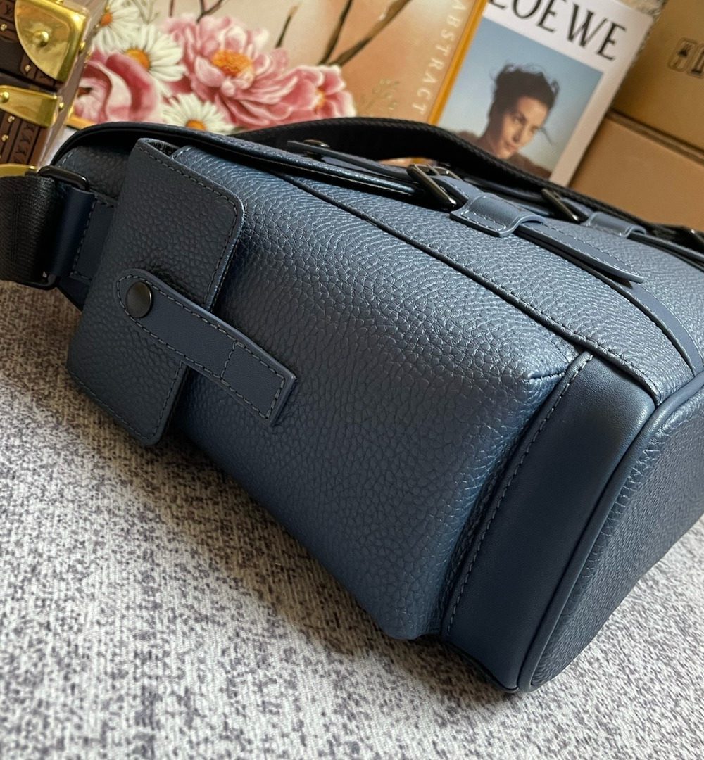 1:1 Replica Louis Vuitton LV Christopher Messenger Taurillon Blue Essential Bag For Men M58475 - 11.4in/29cm