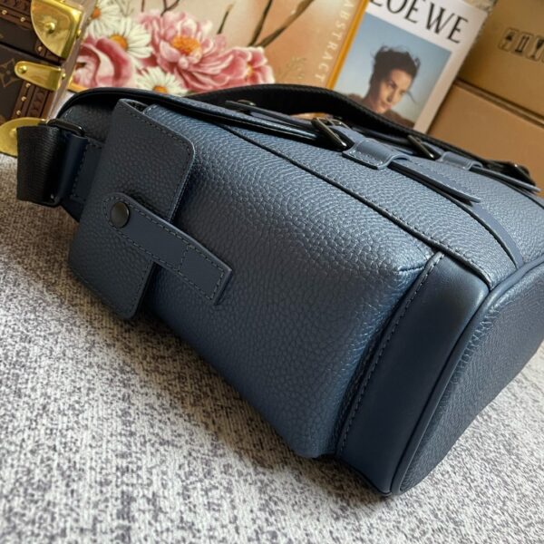 1:1 Replica Louis Vuitton LV Christopher Messenger Taurillon Blue Essential Bag For Men M58475 - 11.4in/29cm