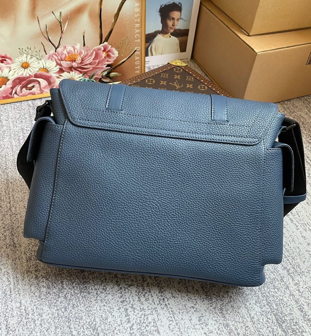 1:1 Replica Louis Vuitton LV Christopher Messenger Taurillon Blue Essential Bag For Men M58475 - 11.4in/29cm