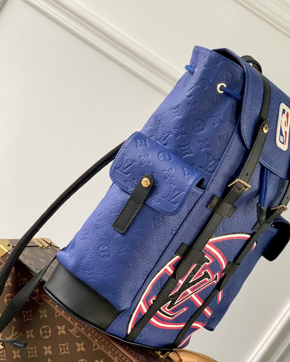 1:1 Replica Louis Vuitton LV CHRISTOPHER MM Essential Bag For Men M21104 - 17.3in/43.94cm