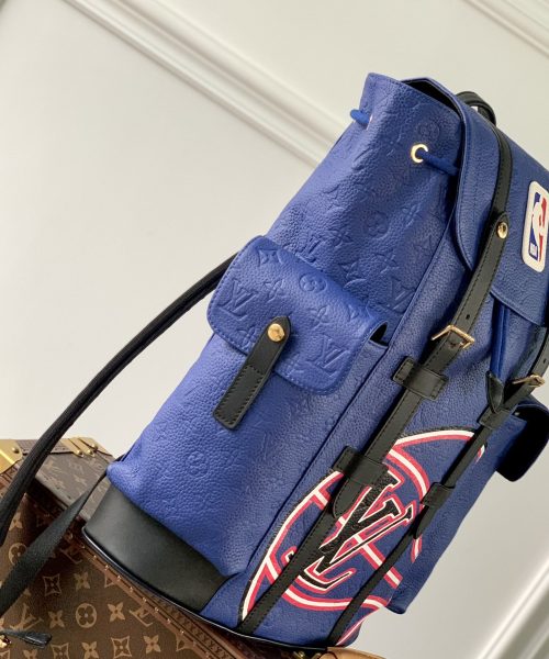 1:1 Replica Louis Vuitton LV CHRISTOPHER MM Essential Bag For Men M21104 - 17.3in/43.94cm