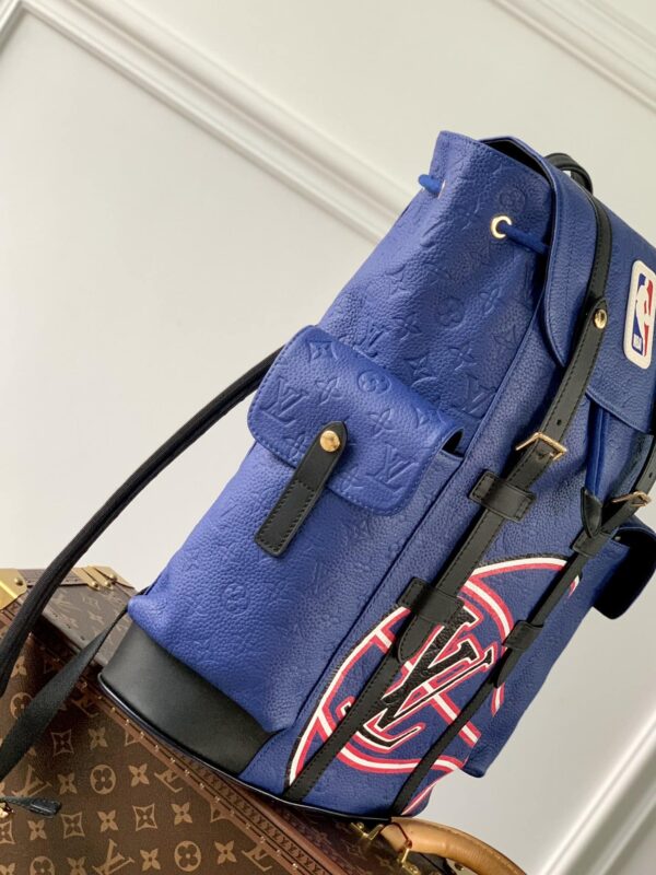 1:1 Replica Louis Vuitton LV CHRISTOPHER MM Essential Bag For Men M21104 - 17.3in/43.94cm