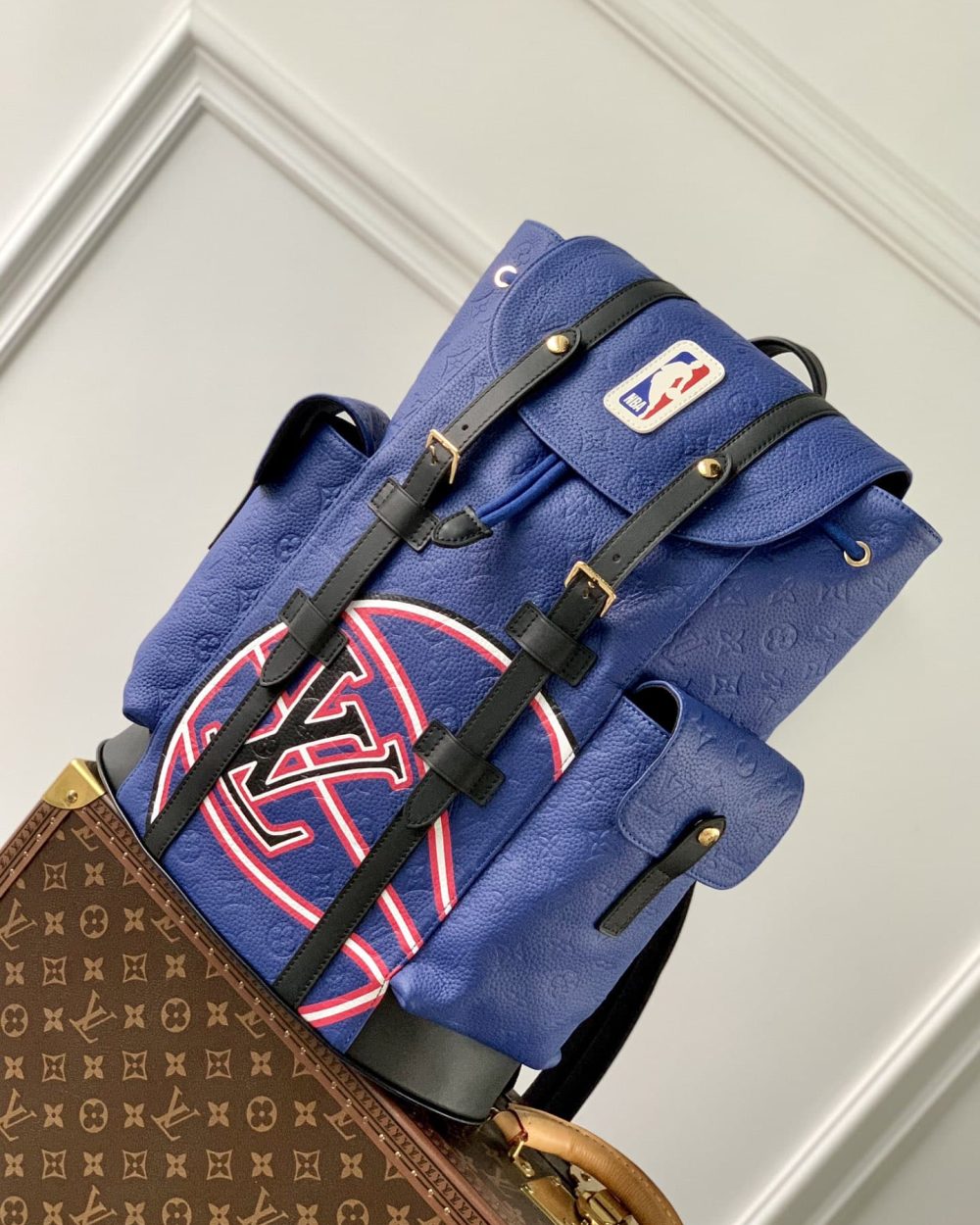 louis-vuitton-christopher-mm-m21104