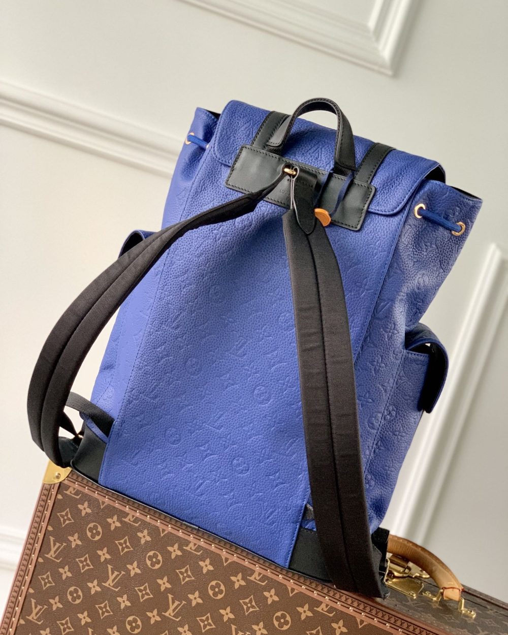1:1 Replica Louis Vuitton LV CHRISTOPHER MM Essential Bag For Men M21104 - 17.3in/43.94cm