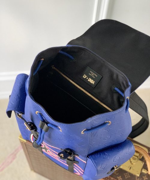 1:1 Replica Louis Vuitton LV CHRISTOPHER MM Essential Bag For Men M21104 - 17.3in/43.94cm