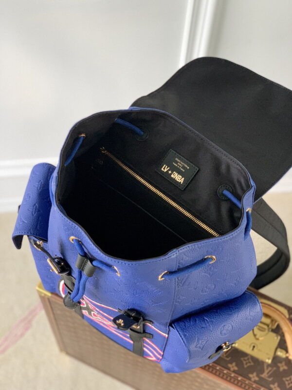 1:1 Replica Louis Vuitton LV CHRISTOPHER MM Essential Bag For Men M21104 - 17.3in/43.94cm
