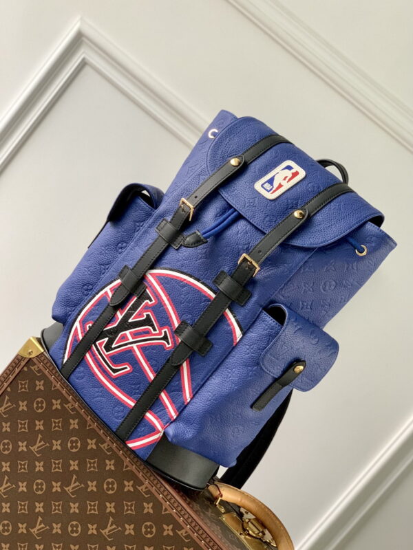 louis-vuitton-christopher-mm-m21104