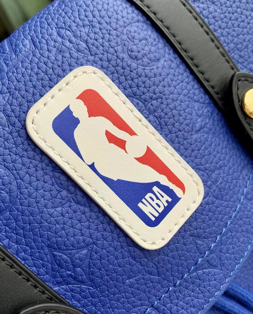 1:1 Replica Louis Vuitton LV CHRISTOPHER MM Essential Bag For Men M21104 - 17.3in/43.94cm