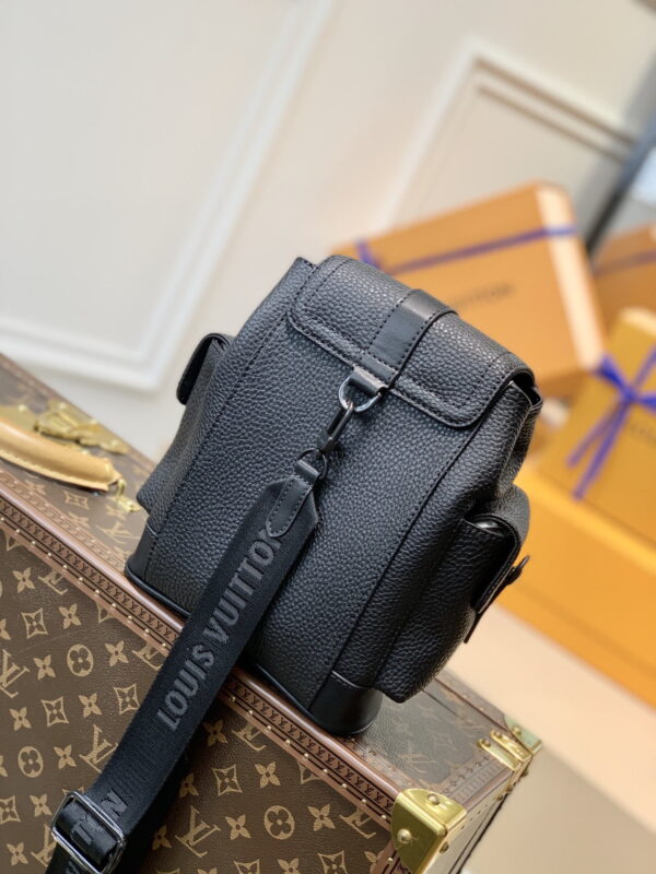 1:1 Replica Louis Vuitton LV Christopher XS Taurillon Black Essential Bag For Men M58495 - 7.7in/19.5cm