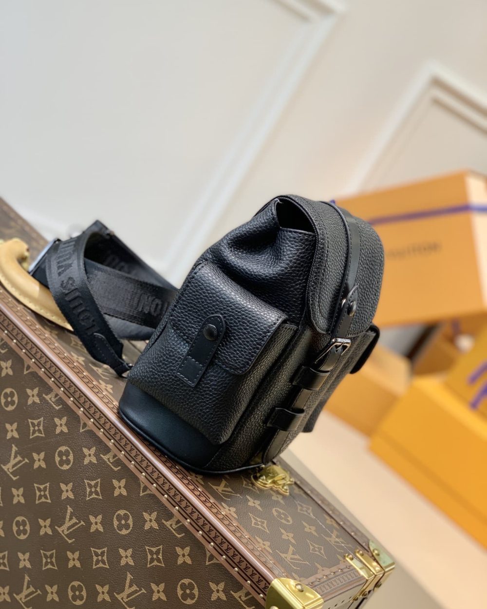 1:1 Replica Louis Vuitton LV Christopher XS Taurillon Black Essential Bag For Men M58495 - 7.7in/19.5cm