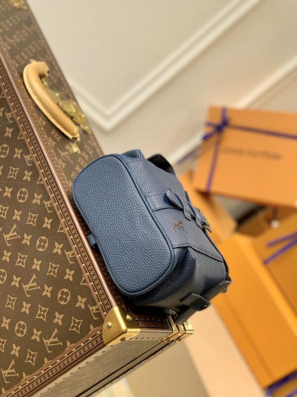 1:1 Replica Louis Vuitton LV Christopher XS Taurillon Blue Essential Bag For Men M58495 - 7.7in/19.5cm